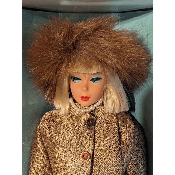NIB 2001 MATTEL COLLECTORS' REQUEST LIMITED EDITION 1965 GOLD & GLAMOR BARBIE RE - Picture 1 of 10